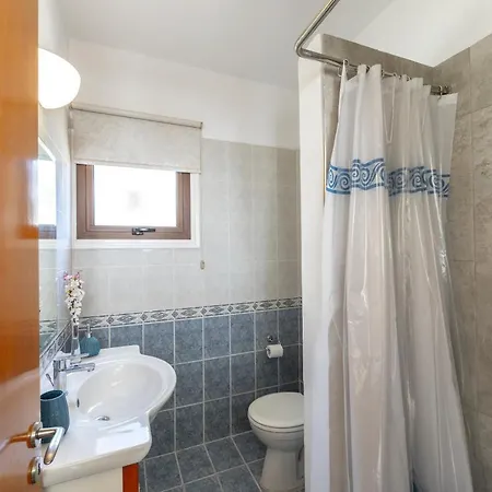 Villa Elena 3 *
