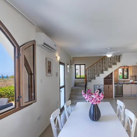 Villa Elena 3 *