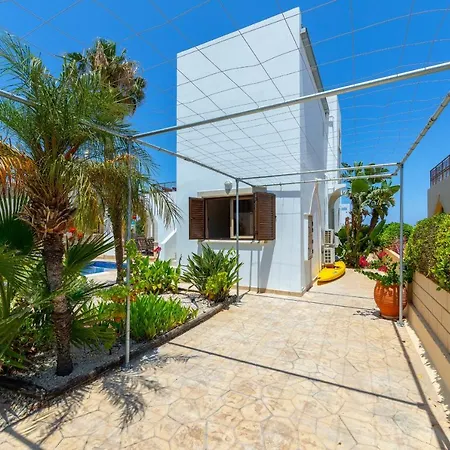 Villa Elena 3 *